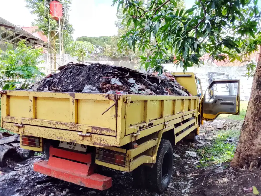 Tukang buang puing sampah dll