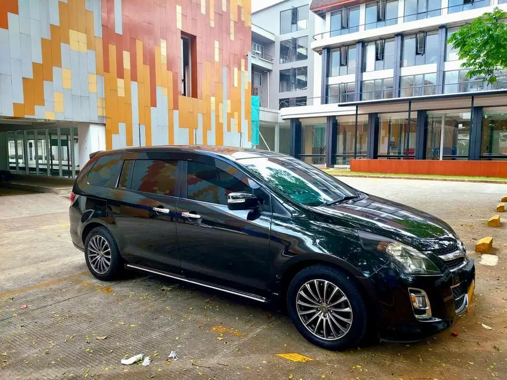 MAZDA 8 TAHUN 2011