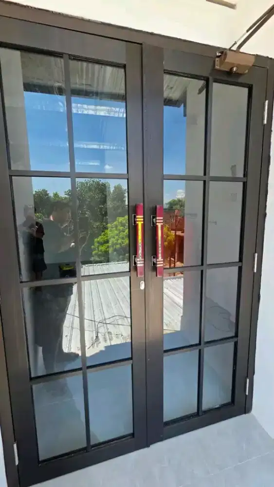 Pembuatan kusen almunium