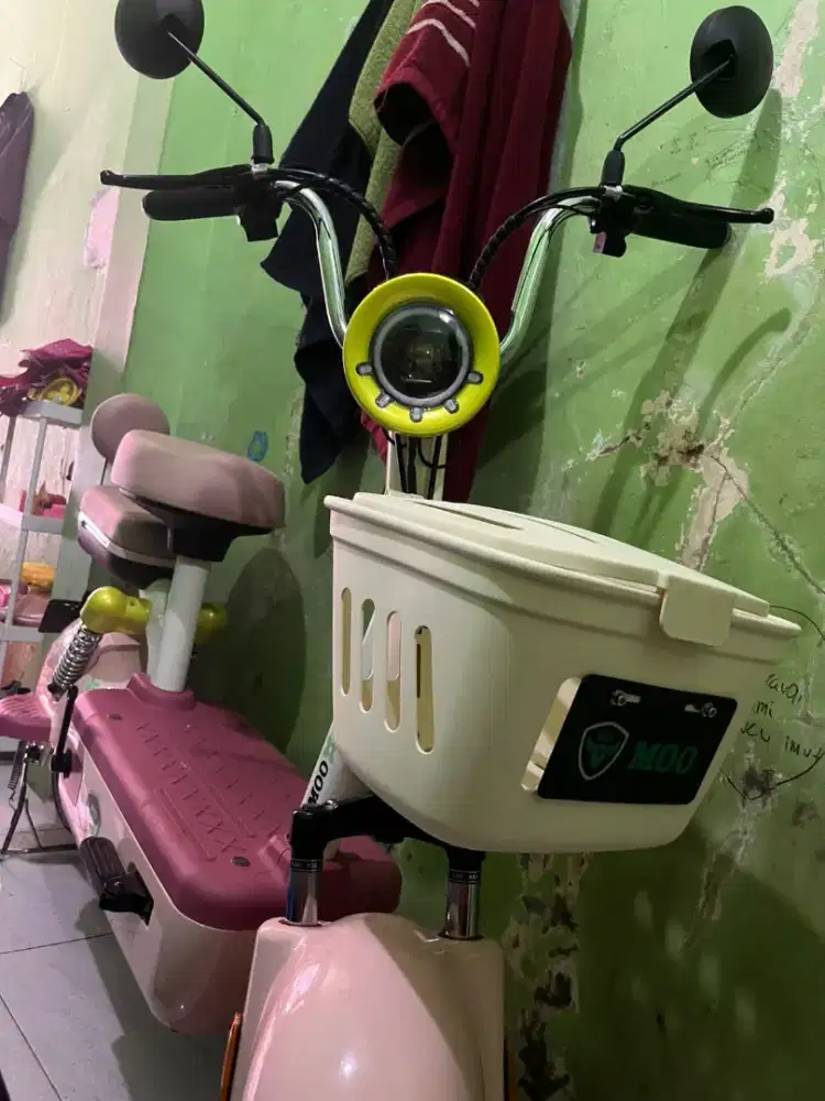 Sepeda listrik merek moo