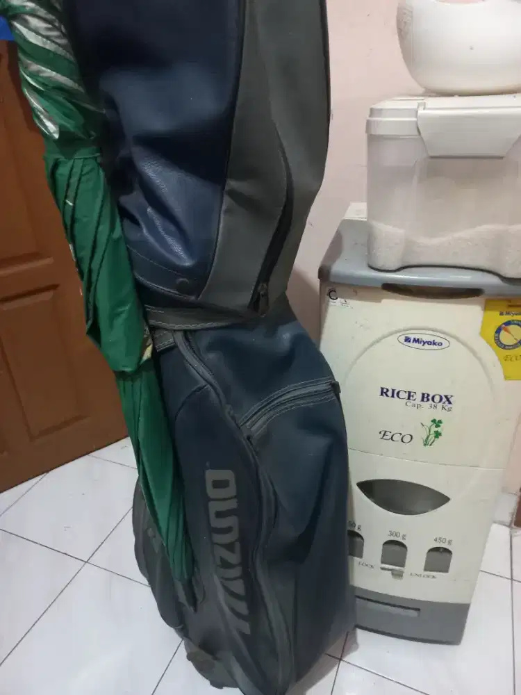 Satu set alat golf mizuno
