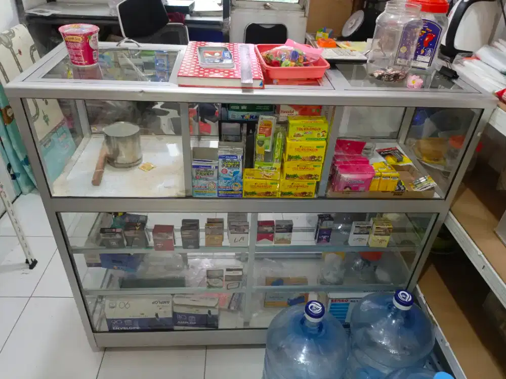 ETALASE BERAS BEKAS WARUNG SEMBAKO