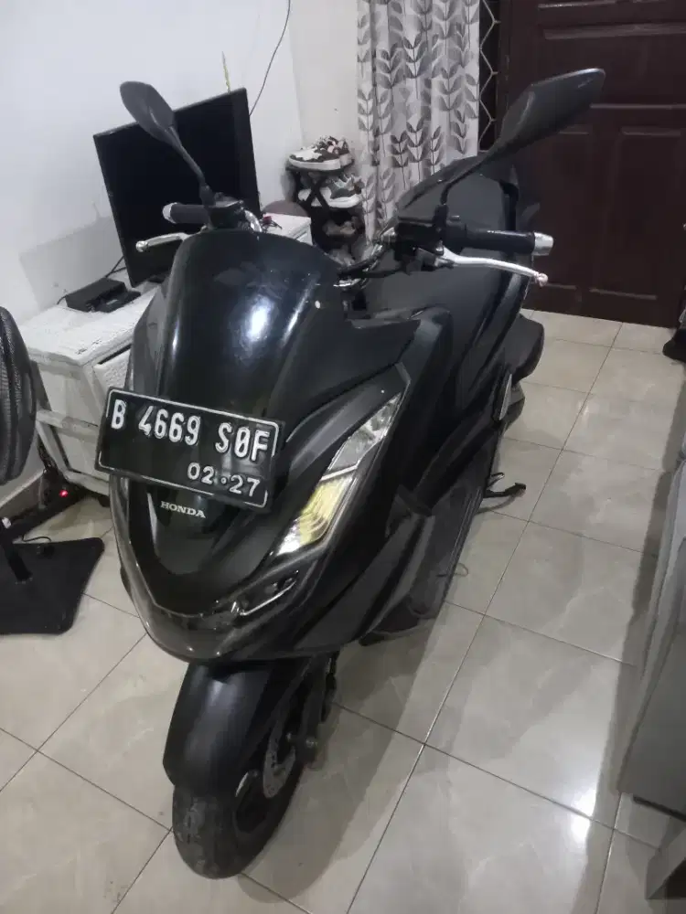 Honda pcx 2022 cbs iss hitam
