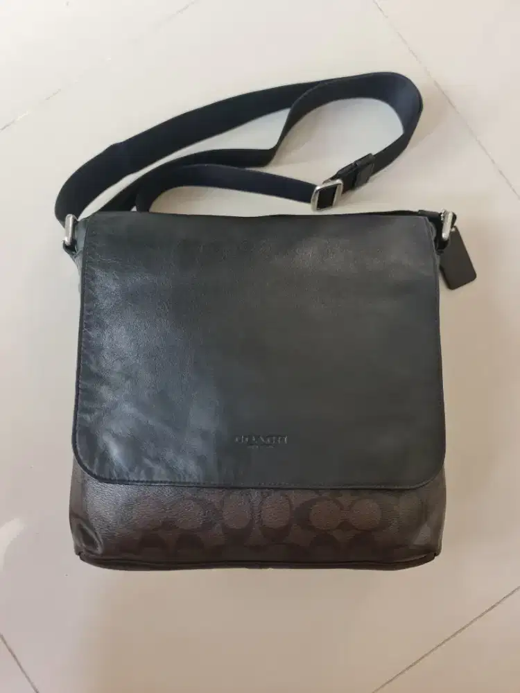 141. Tas Sling Bag Pria Coach Black Brown Second Kulit Asli