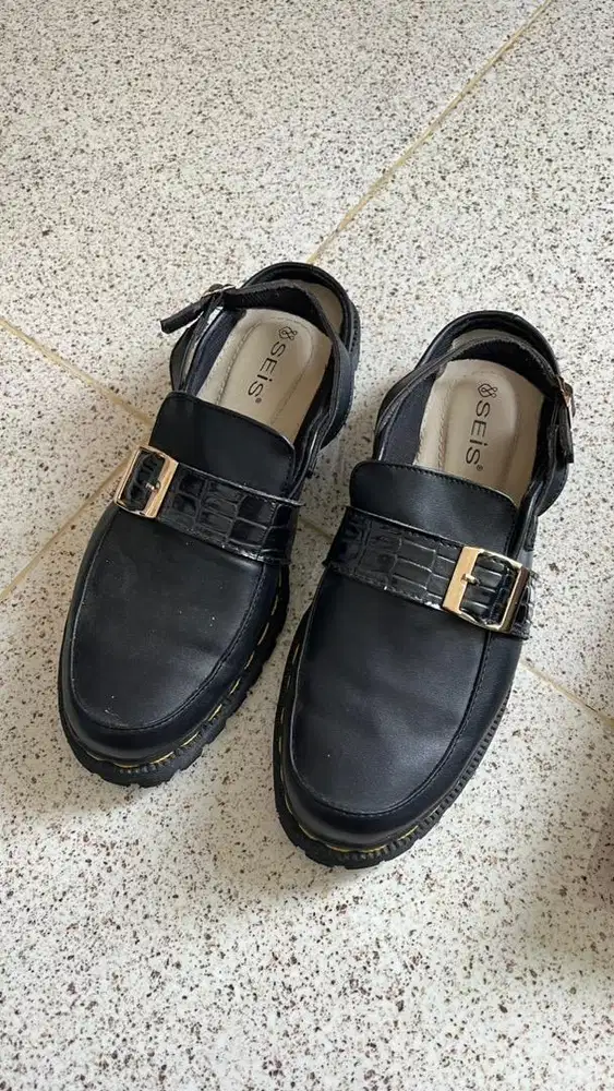 Sepatu casual wanita