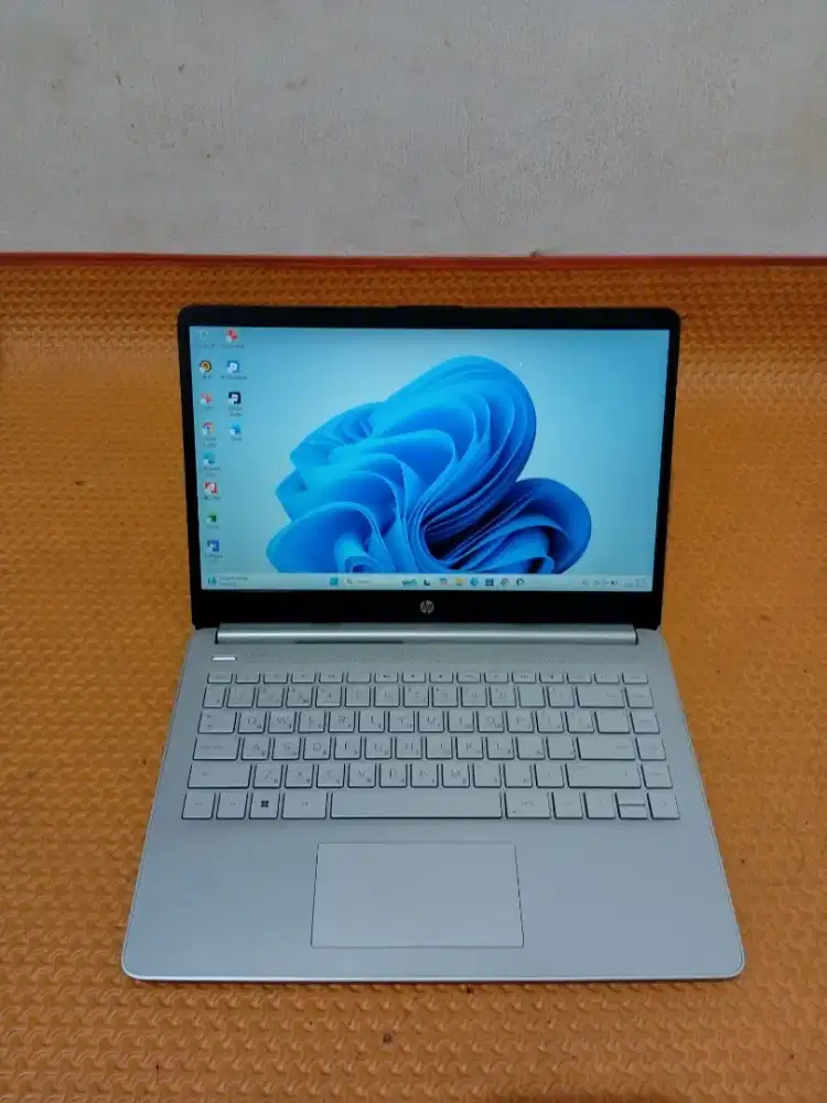 Hp 14s-FQ1038UR AMD Ryzen 5 5500U(12CPUs) 2,1GHz ram 8gb ssd 256gb