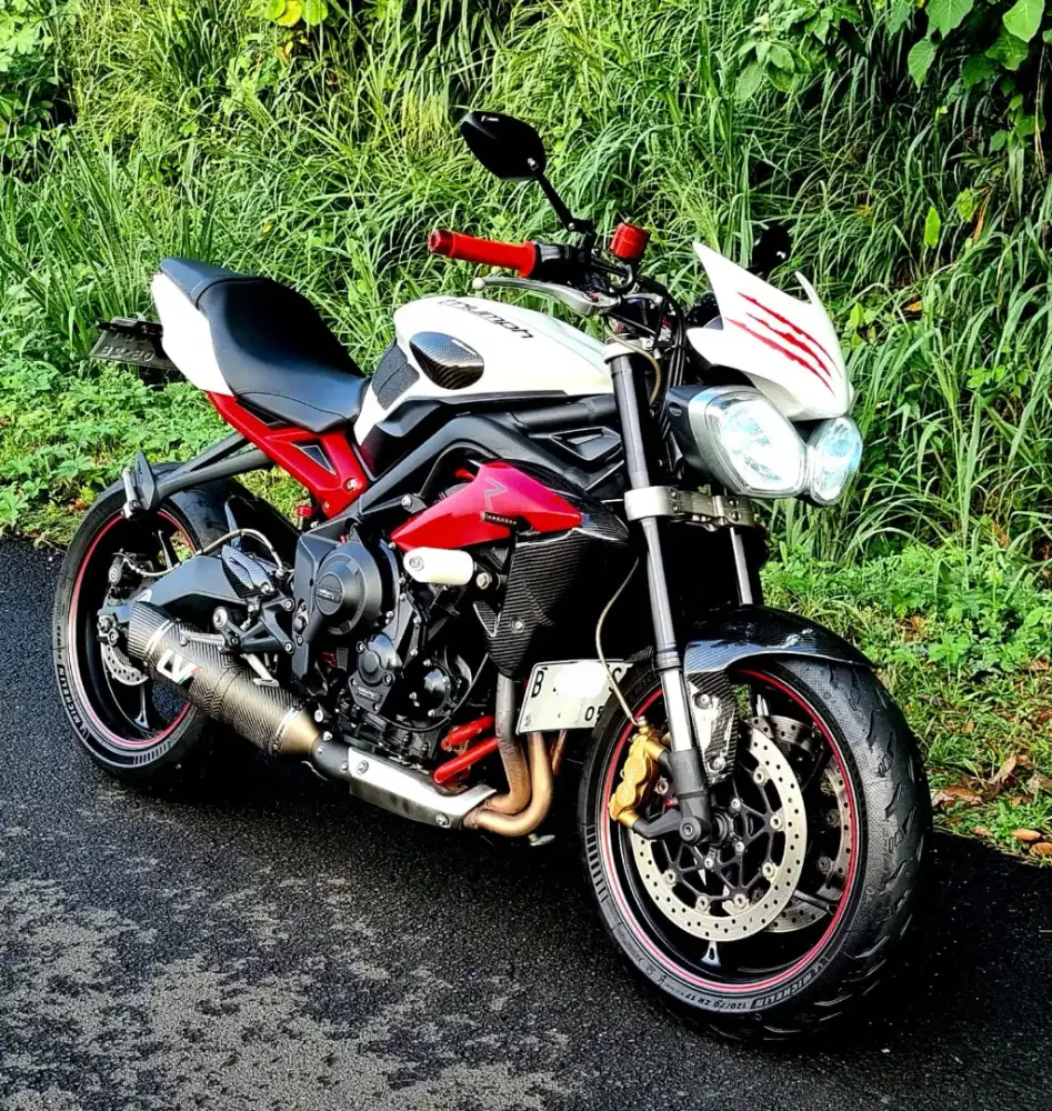 Triumph Street Triple 675 tahun 2015 super mulus