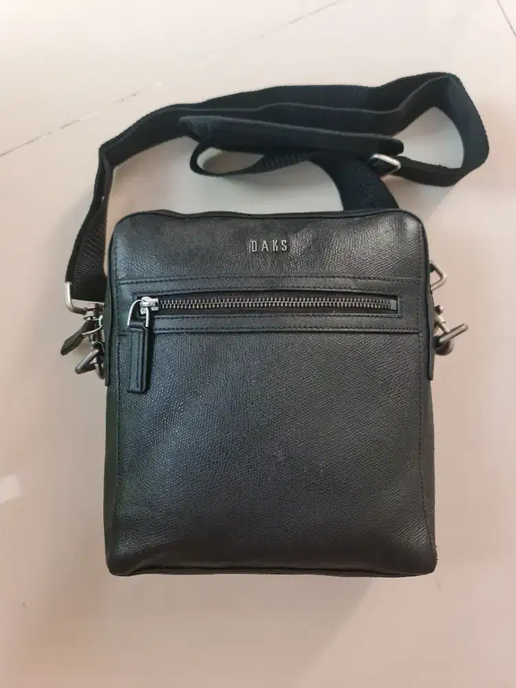 131. Tas Sling Bag Pria Daks London Black Second
Kulit Asli