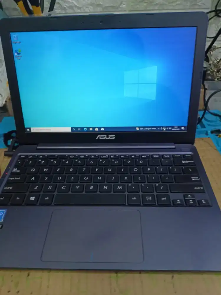 Asus E203M (Celeron/4gb/128gb)