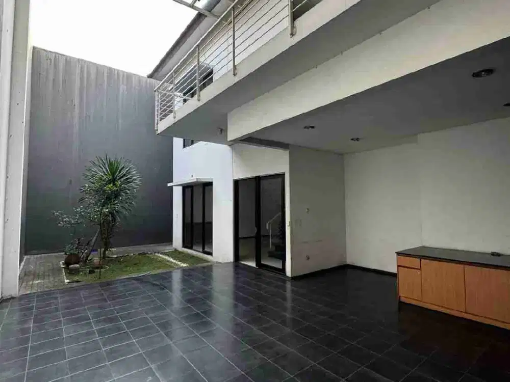 Rumah exclusive di singgasana pradana bandung