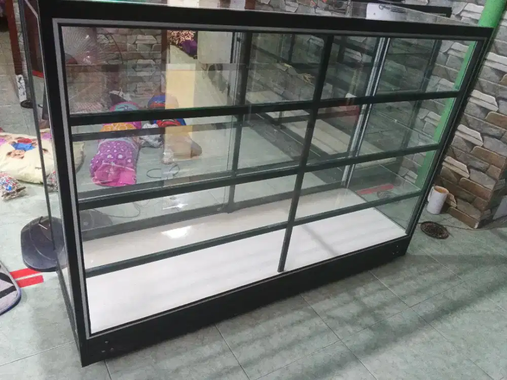 Etalase tinggi 110 lebar 50 panjang 150