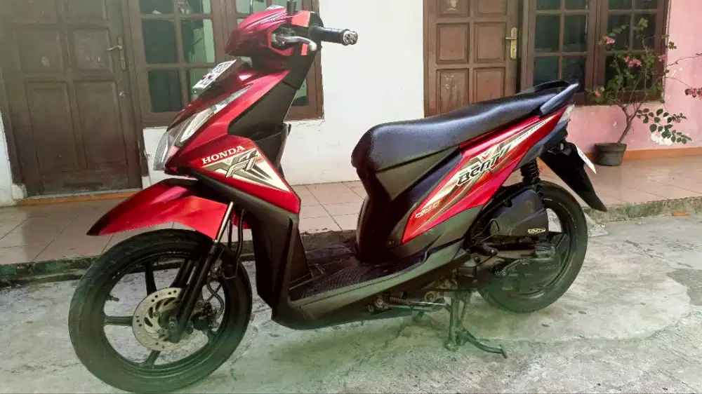 Honda Beat ESP merah 2015 mesin halus.