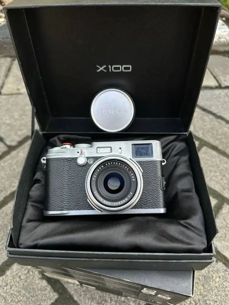 Fujifilm Finepix X100 Edition Mirrorless Fullset Original Siap Pakai