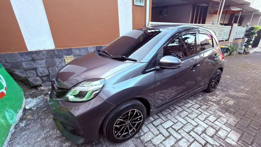 Dijual Mobil Honda Brio RS 1.2 Warna Abu2 Tahun 2018