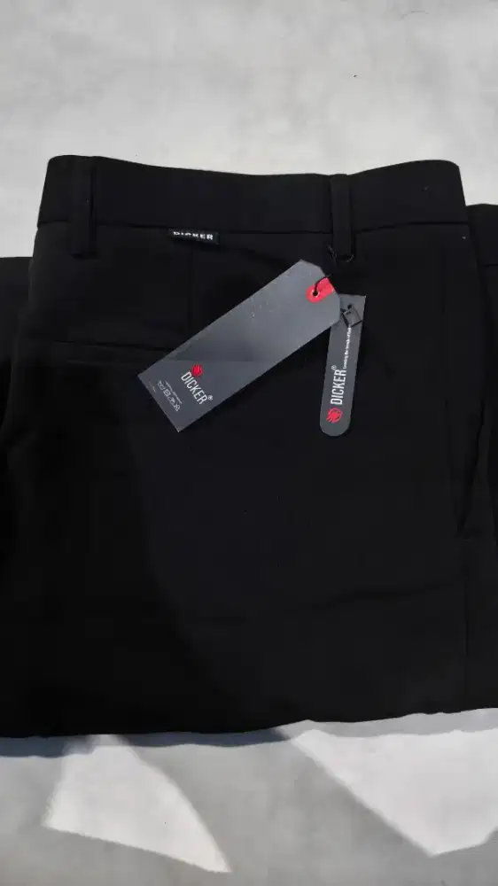 Dijual Celana BARU Merk Dicker