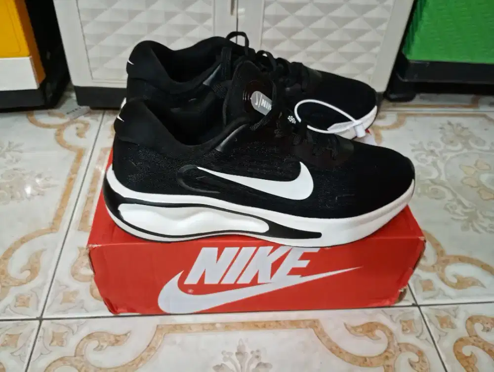 Sepatu Nike Life Journey
