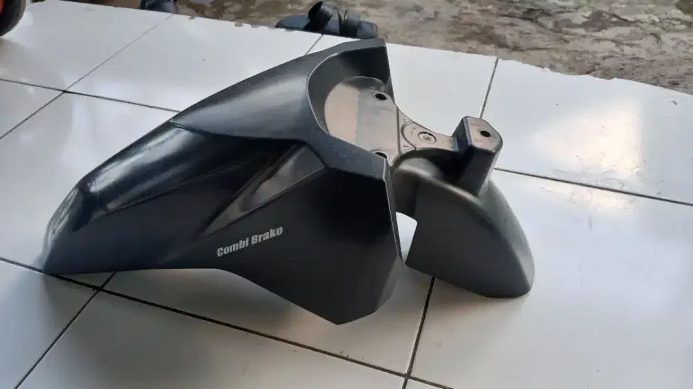 Spakbor depan original vario 125 150 led old