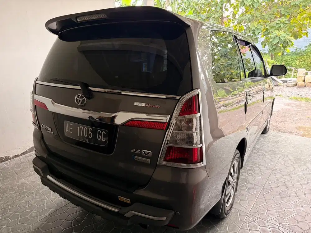 Innova V AT 2014 Diesel