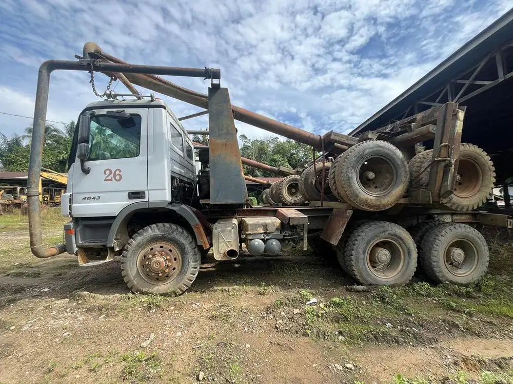 Loging truck mercy 4043 tahun 2016