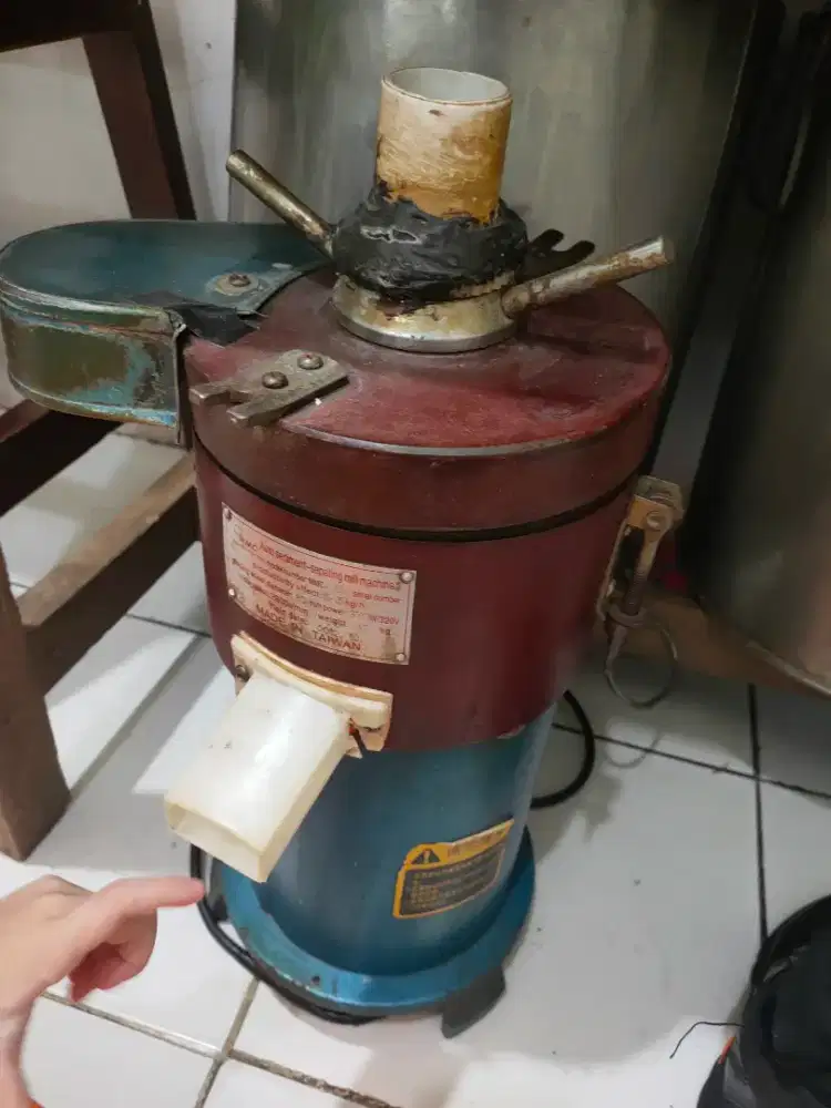 Mesin giling kacang kedelai