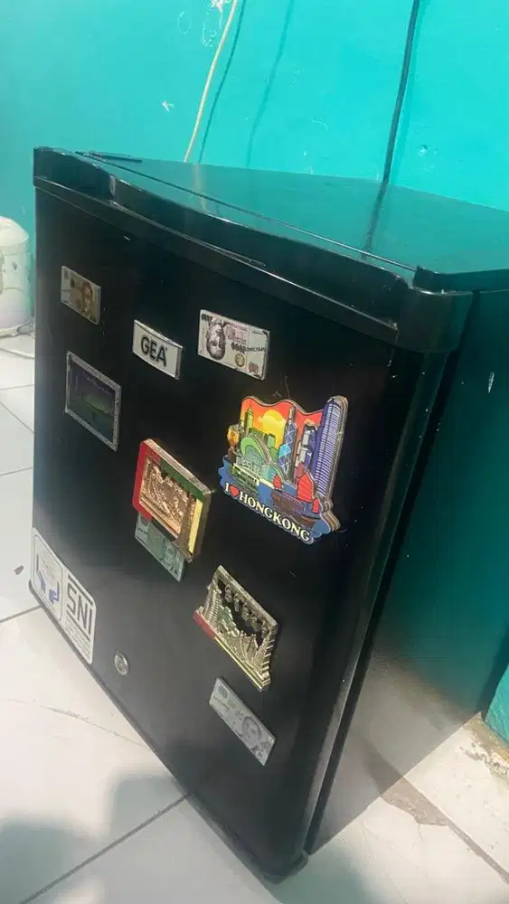 Dijual kulkas mini kondiri normal