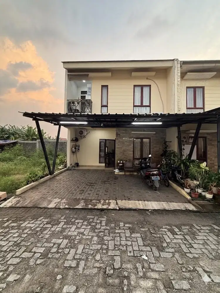Rumah 2 Lantai Semi Furnished di Perumahan Puri Aishwari