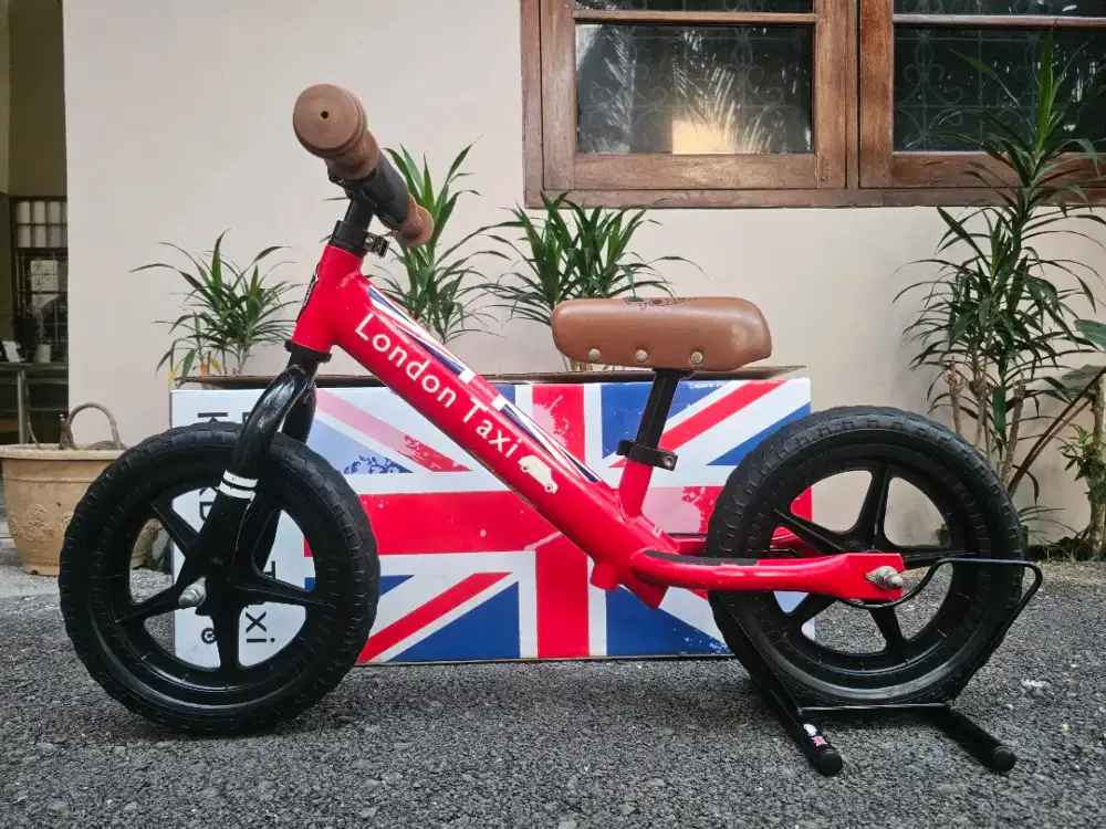 Sepeda london taxi balance