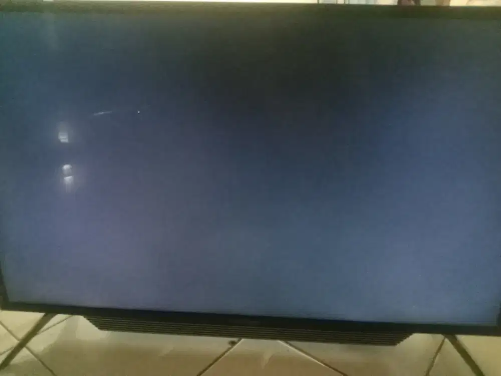 Tv led digital polytron 40...minus layar bleng. Mesin normal