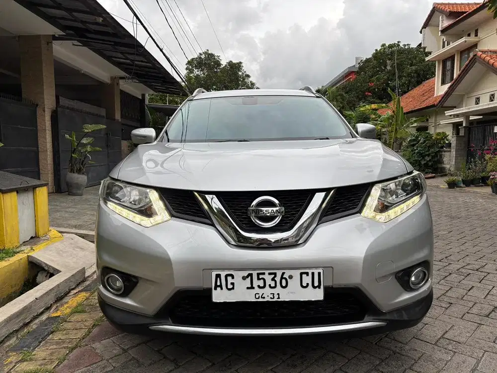 XTRAIL 2.5 SUV BENSIN MATIC 2015 KM 78rb