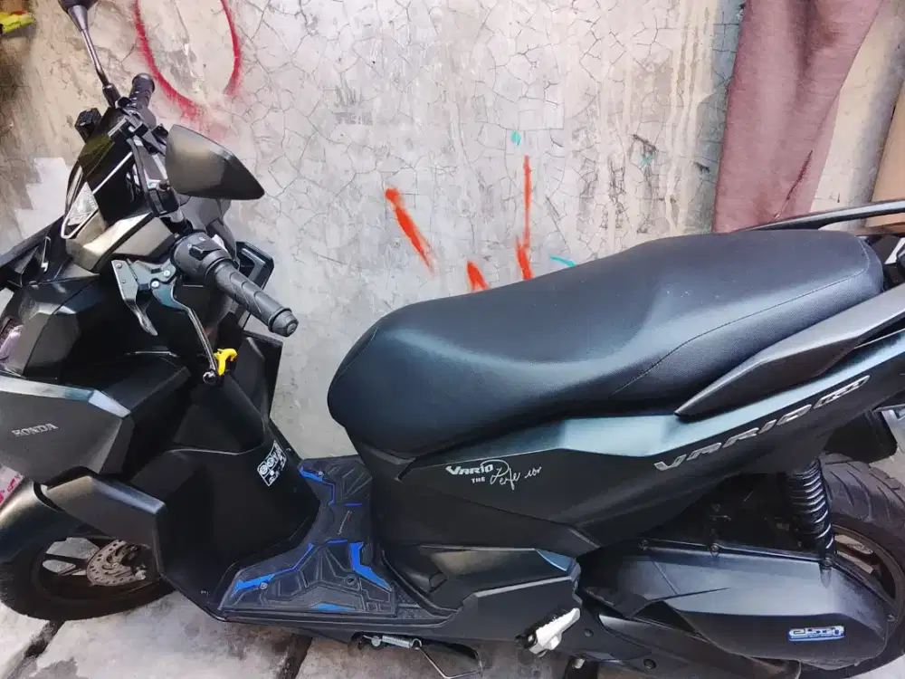 Jual cepat Vario CBS plus 160 Emblem BU
