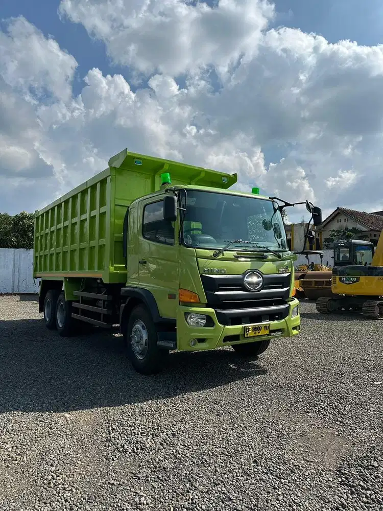 Di jual hino dump truk fm 260 jd 2017 bak 28 m3