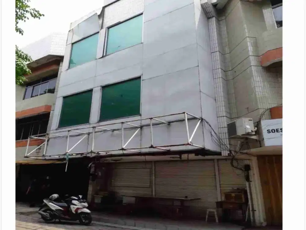 Dijual murah ruko 3 lantai bekas Bank di pondok Tjandra jl palem waru Sidoarjo