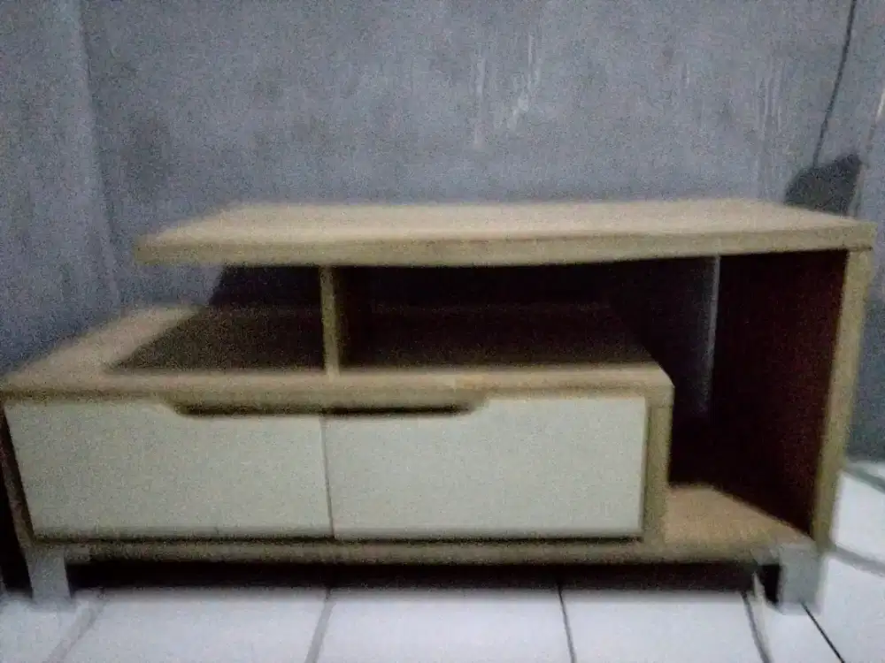 Meja tv .masih bagus