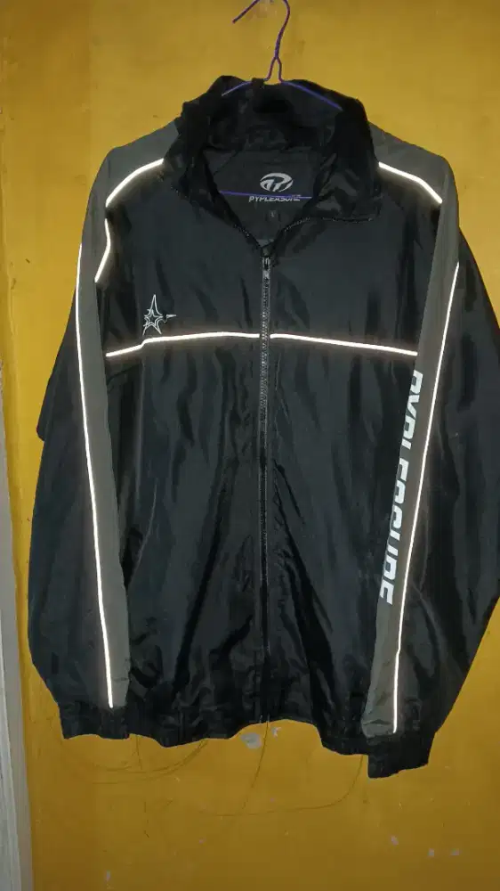 jaket parasut reflektif