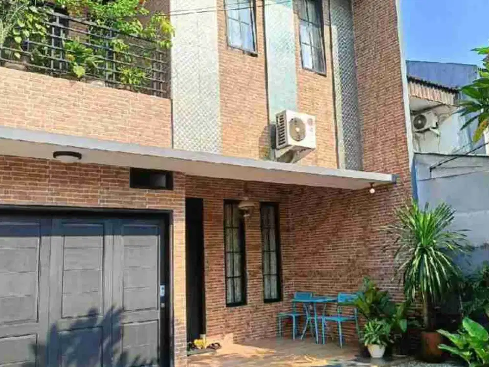 Rumah Luas 173m2 - Jl Kebagusan II, 2 akses, 2 taman, dekat kantor Simatupang