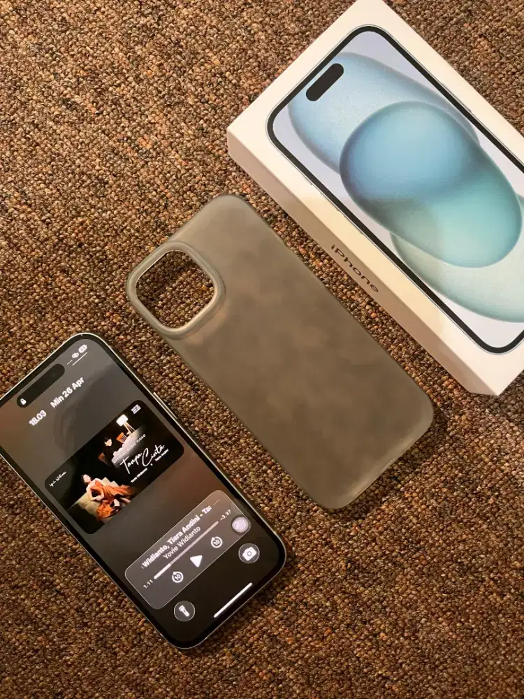 Jual / TT iphone 15 128 fullset mulus