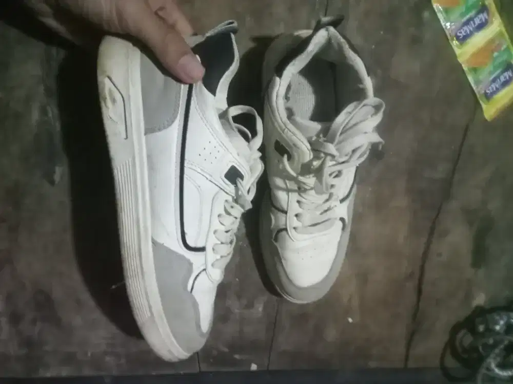 sepatu second    ..