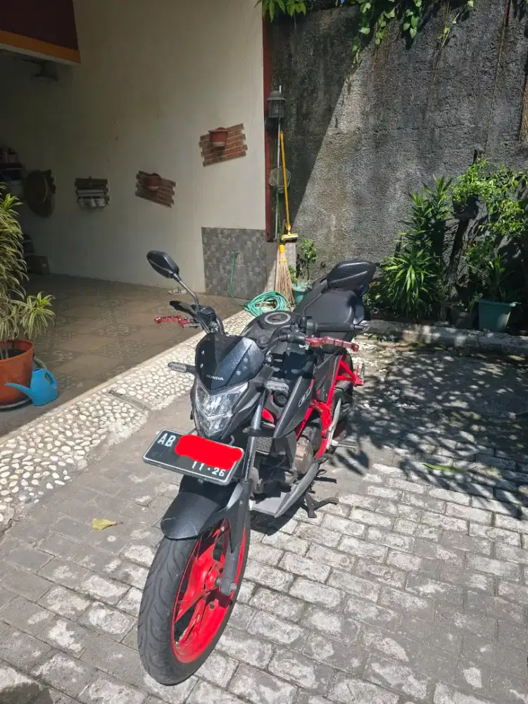 Honda CB150R 2016 Pajak Hidup KM Rendah Surat Lengkap