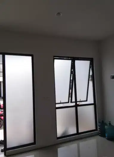 Stiker kaca film gedung sandblast one way Cutting sticker Oracal rumah