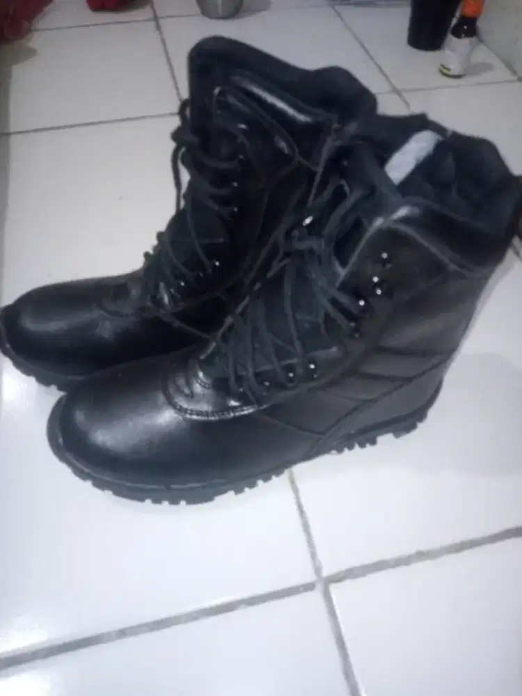 Sepatu safety for aggota