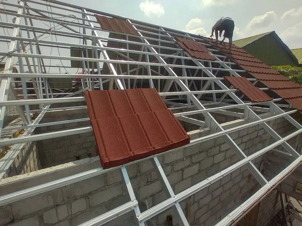 Renovasi Atap Rumah Ambruk Ganti Baja Ringan Awet Anti Lapuk dan Rayap