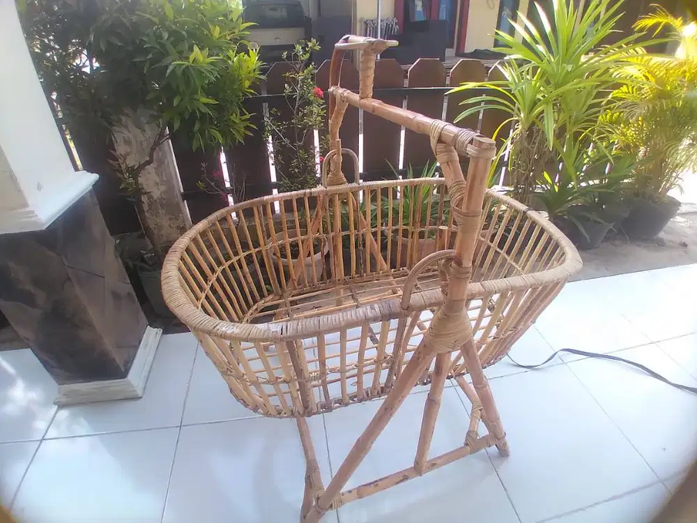 Ayunan rotan untuk bayi