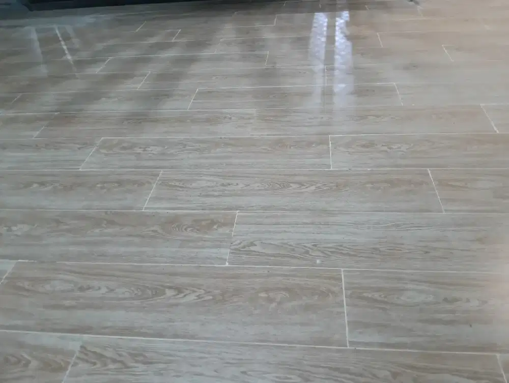 Granit tile motif kayu merk Sandimas