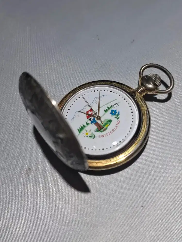 Jam saku Switzerland quartz