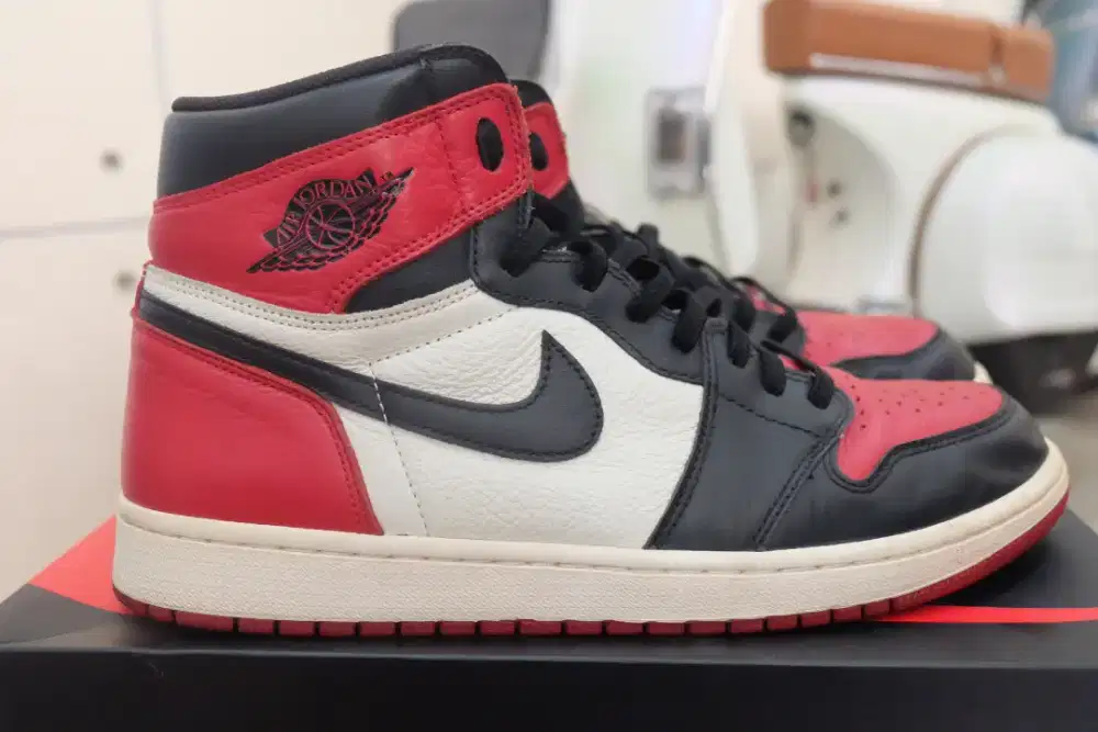 Sepatu Nike Air Jordan 1 High Bred Toe Ori lengkap size 46, sneakers