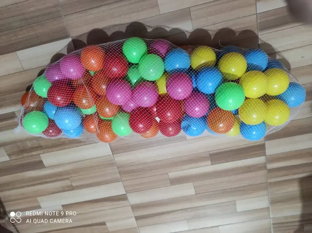 Bola warna warni Isi 150 bola