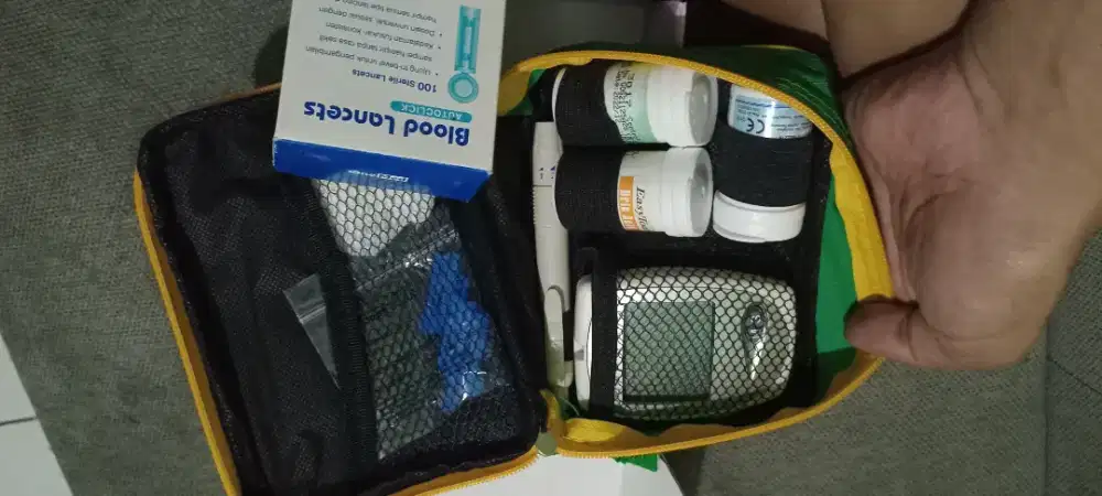 Easy touch gcu alat tes gula darah koleaterol asam urat