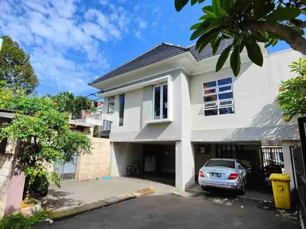 dijual rumah dengan private pool di pejaten barat