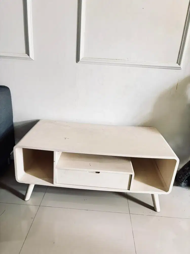 Meja ifurnholic kondisi bagus