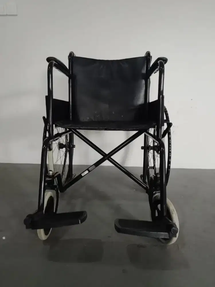 Kursi Roda Standar Merek GEA